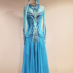 Dancer ballroom dress 👗 with beautiful Swarovski. Size 0 or 2 / XS. Long.